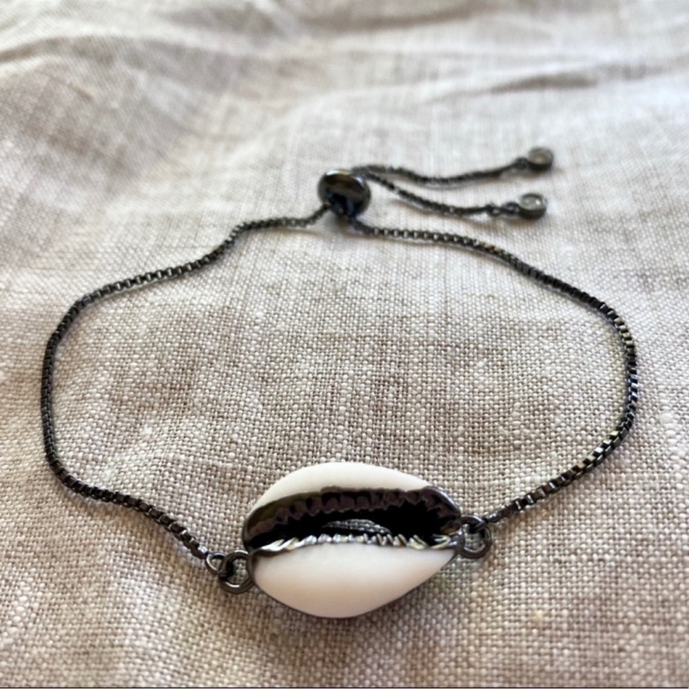 NEW Handmade Metallic Black Dainty Cowrie Shell Bracelet